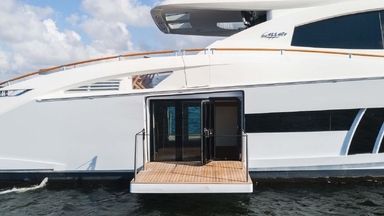 2012 Lazzara Yachts LSX 92