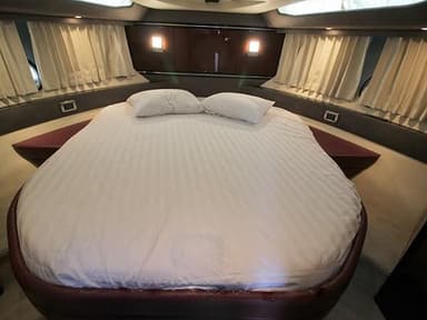 2010 Marquis Yachts 420 Sport Coupe