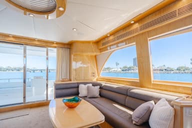 2009 McKinna Yachts Skylounge