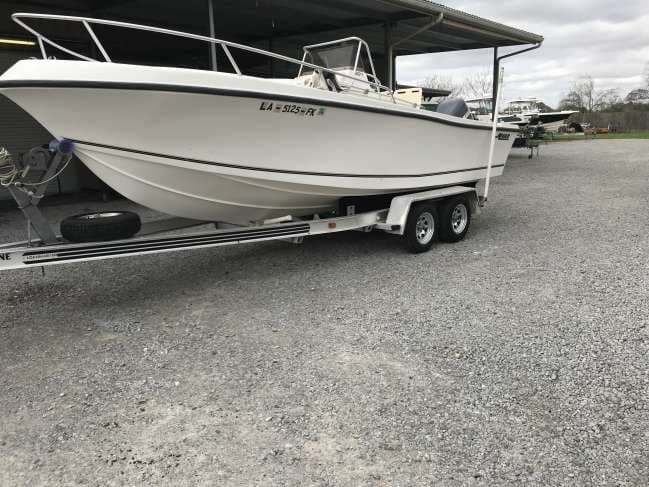 2002 Mako Boats 221 Center Console