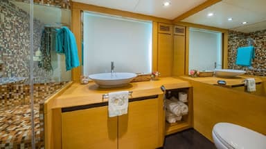 2010 Pershing Yachts 80