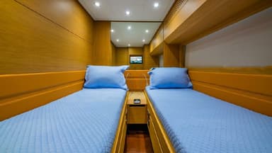 2010 Pershing Yachts 80