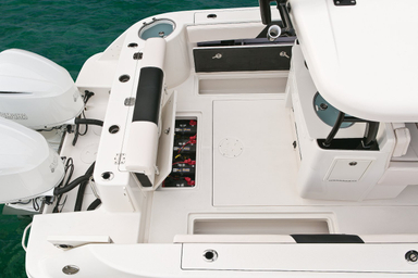 2017 Robalo R302 Center Console