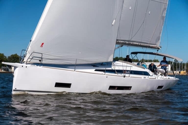 2022 Hylas Yachts H57