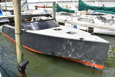 2014 VanDutch Yachts 40