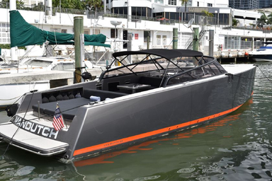 2014 VanDutch Yachts 40