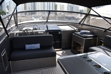 2014 VanDutch Yachts 40