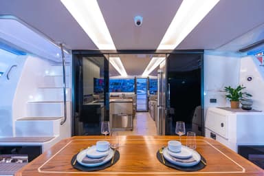 2019 Robertson and Caine Leopard 40