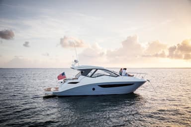 2021 Sea Ray Sundancer 350 Coupe