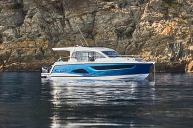 2020 Sealine C390v
