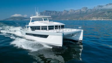 2023 Two Oceans 555 Power Catamaran