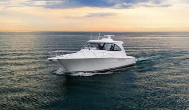 2023 Viking Yachts 44 Sport Coupe