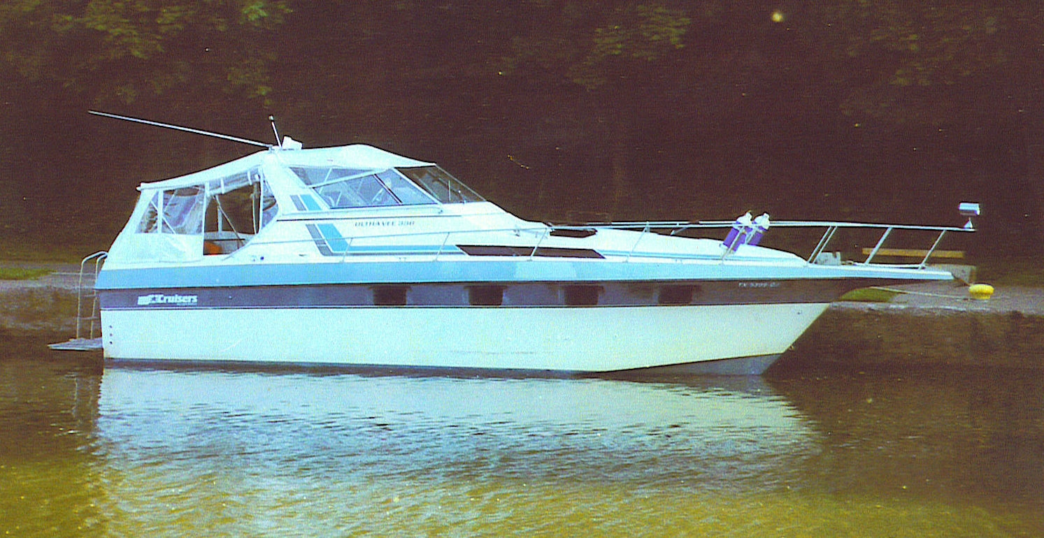 1984 Cruisers Yachts Ultra Vee 336